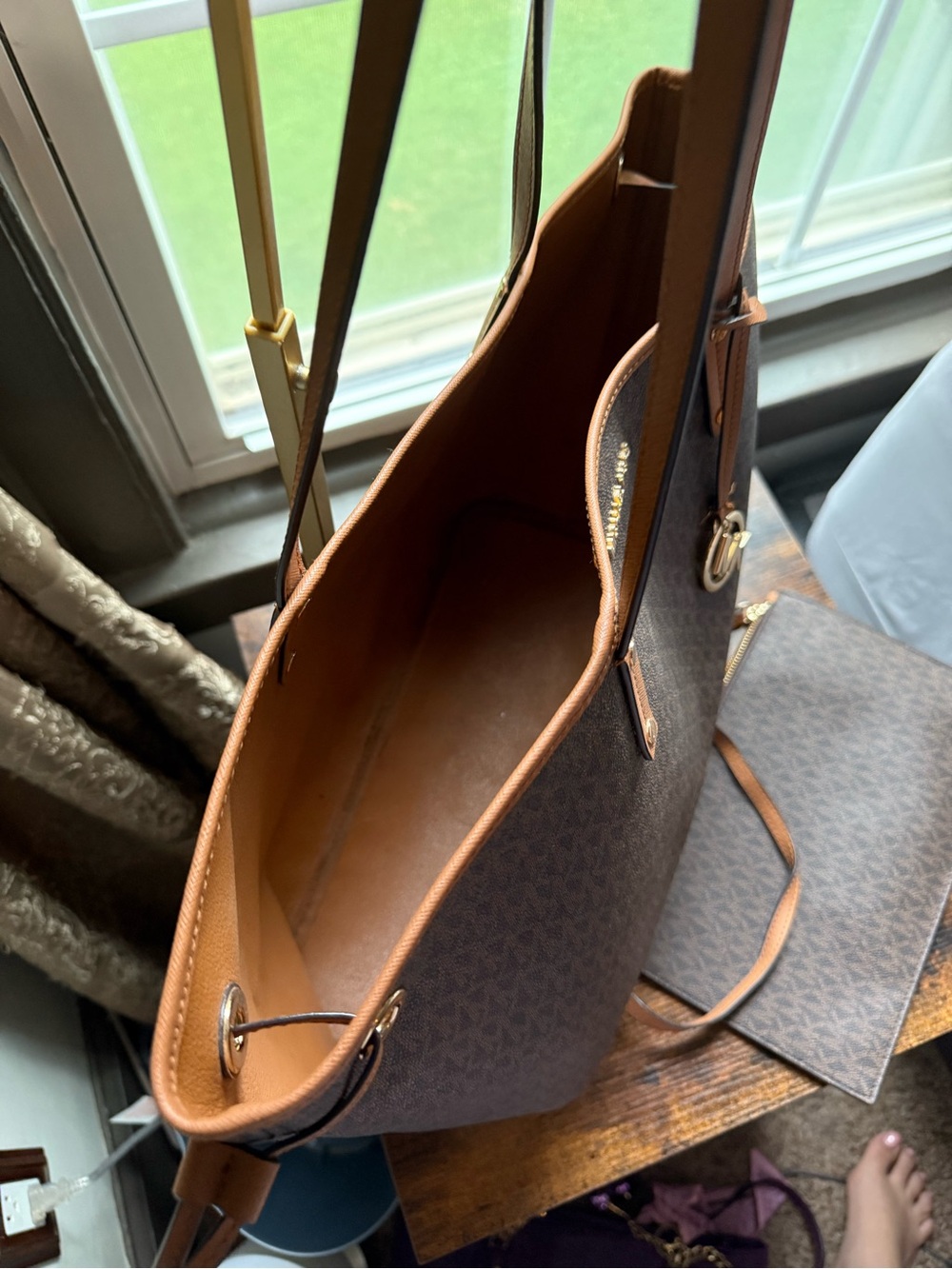 Michael Kors Brown Logo Tote with Tan Trim- perfect Teacher bag! Clutch included - Picture 4 of 12